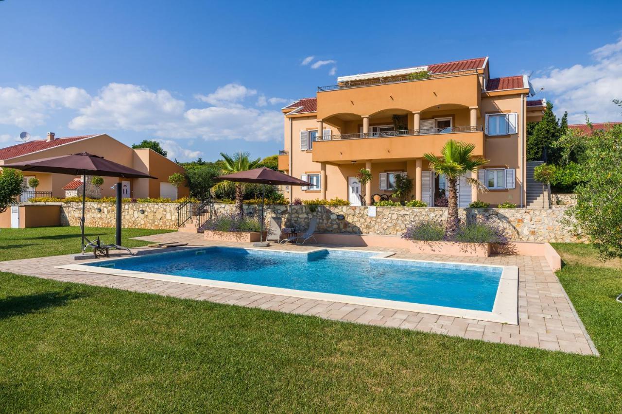 Apartman Alex 1 *